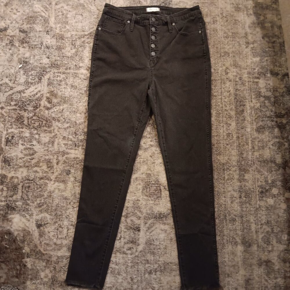 10" High-Rise Skinny Jeans in Berkeley Black: Button-Through Edition